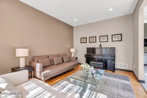 Living - 71 Stratton Rd, Matawan, NJ 07747 photo 2 of 15