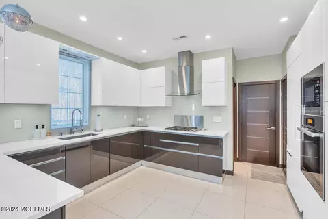 Kitchen - 71 Stratton Rd, Matawan, NJ 07747 photo 2 of 9