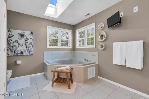 Bath - 71 Stratton Rd, Matawan, NJ 07747 photo 3 of 6