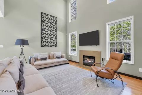 Living - 71 Stratton Rd, Matawan, NJ 07747 photo 9 of 15