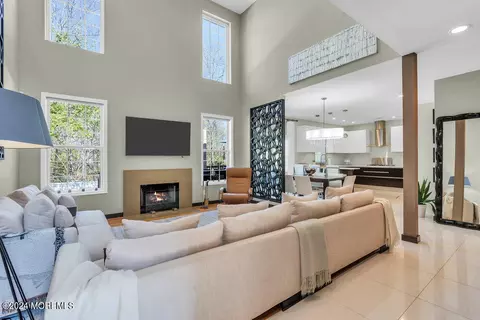 Living - 71 Stratton Rd, Matawan, NJ 07747 photo 5 of 15