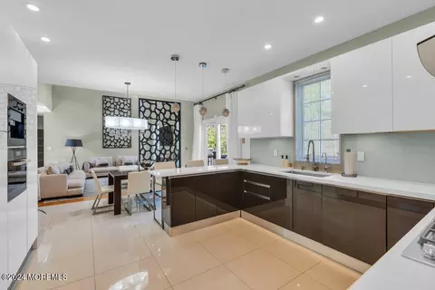 Kitchen - 71 Stratton Rd, Matawan, NJ 07747 photo 4 of 9