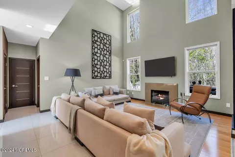 Living - 71 Stratton Rd, Matawan, NJ 07747 photo 7 of 15
