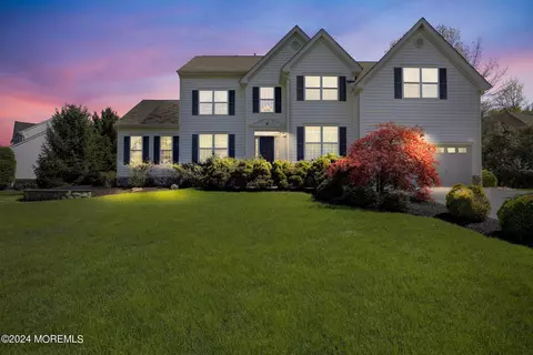 6 Amanda Ct, Manalapan, NJ 07726