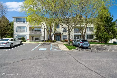 585 Saint Andrews Pl, Manalapan, NJ 07726