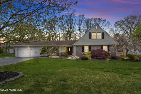 23 Greenbrook Dr, Matawan, NJ 07747
