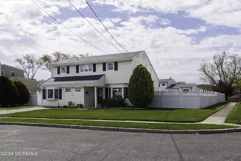 13 Exeter St, Old Bridge, NJ 08857