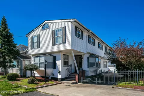 11 Dakota Ave, Middletown, NJ 07748