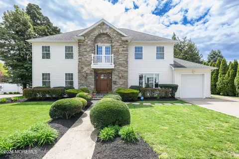 8 Vreeland Pl, Oceanport, NJ 07757