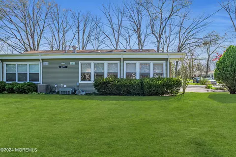 3 Elm St #A, Toms River, NJ 08757