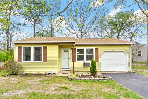 30 S Chestnut Ave, Whiting, NJ 08759