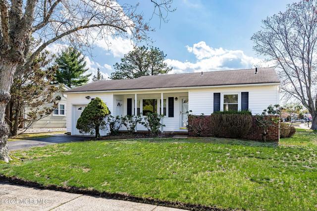 25 Willoughby Ct, Toms River, NJ 08757