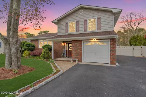 131 Mello Ln, Toms River, NJ 08753