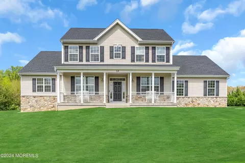 11 Rolling Meadows Ct, Cream Ridge, NJ 08514