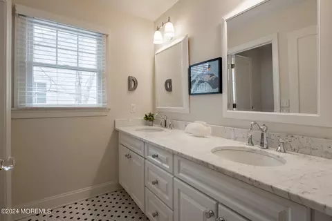 Bath - 49 Center St, Rumson, NJ 07760 photo 3 of 3