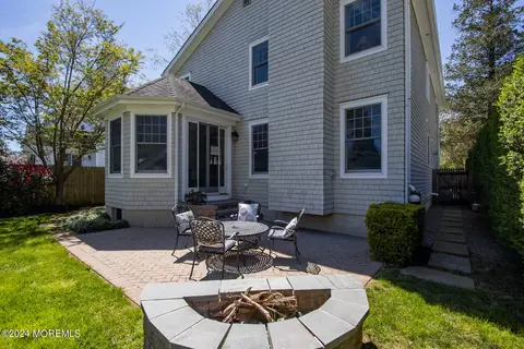 Exterior - 49 Center St, Rumson, NJ 07760 photo 5 of 10
