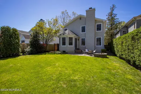 Exterior - 49 Center St, Rumson, NJ 07760 photo 4 of 10