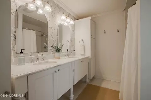 Bath - 49 Center St, Rumson, NJ 07760 photo 2 of 3