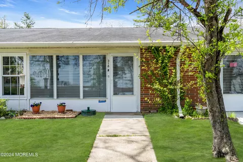 318 Coventry Ct # B, Lakewood, NJ 08701