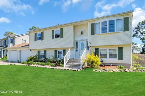 900 11th Ave, Toms River, NJ 08757