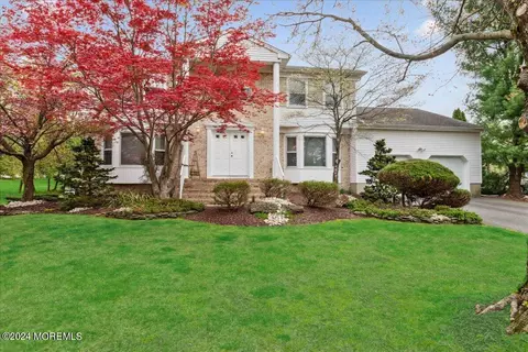 23 Cloverleaf Dr, Marlboro, NJ 07746