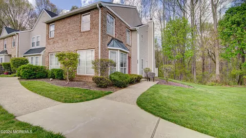 250 Teasdale Pl, Morganville, NJ 07751