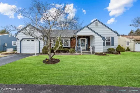 10 Cranston Ct #64, Whiting, NJ 08759