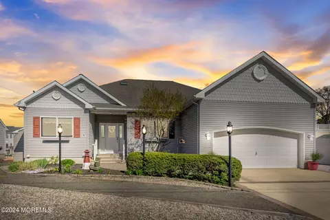 412 Camden Ct, Lanoka Harbor, NJ 08734