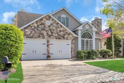 5 Thatcher Ct, Jackson, NJ 08527