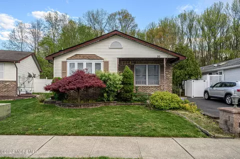 20 Parkview Way, Englishtown, NJ 07726