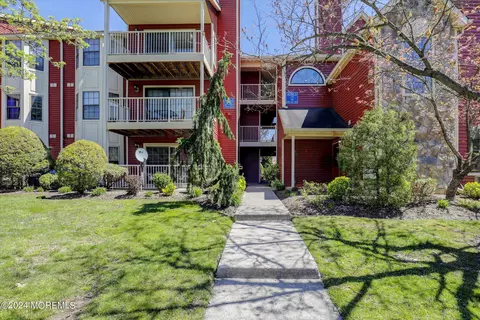 159 Crosspointe Dr, East Brunswick, NJ 08816