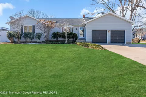 298 Tackle Ave, Manahawkin, NJ 08050