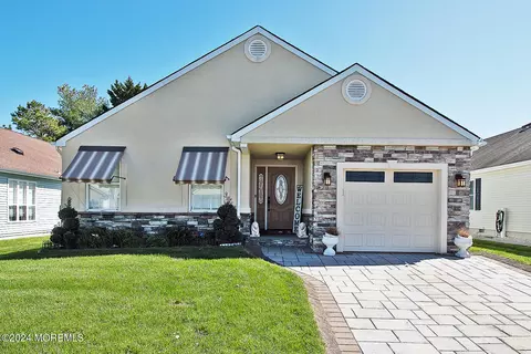 186 Canterbury Ln, Toms River, NJ 08757
