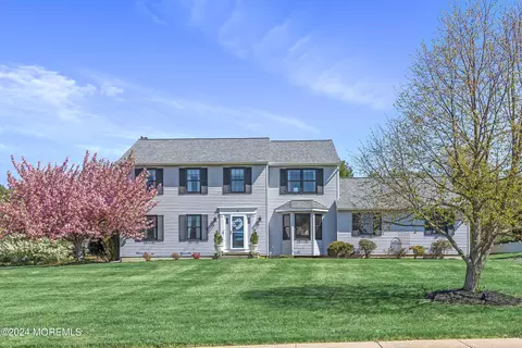 8 Alexander Dr, Allentown, NJ 08501