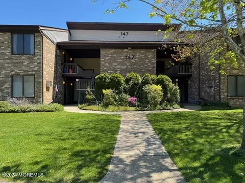 147 Amberly Dr #F, Manalapan, NJ 07726