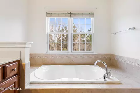 Bath - 71 Avalon Way, Waretown, NJ 08758 photo 3 of 4