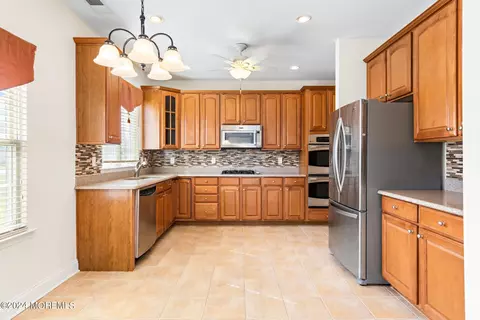 Kitchen - 71 Avalon Way, Waretown, NJ 08758 photo 4 of 5
