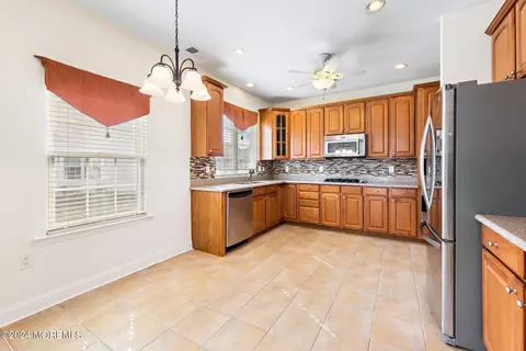 Kitchen - 71 Avalon Way, Waretown, NJ 08758 photo 3 of 5
