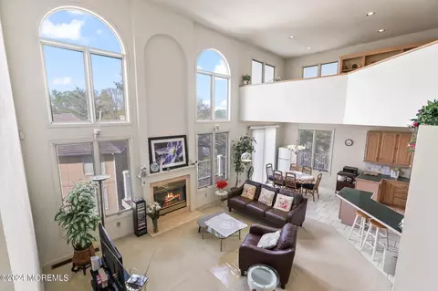 15 Spyglass Hill Ct, Holmdel, NJ 07733