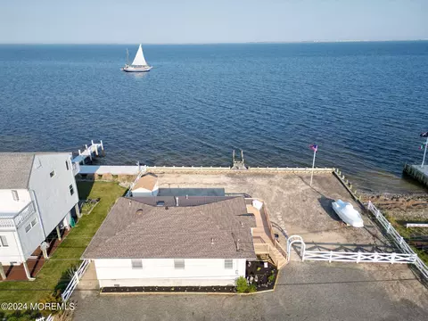 74 Sheridan St, Waretown, NJ 08758