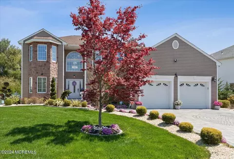 26 Johnny Dr, Farmingdale, NJ 07727