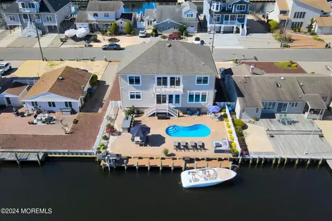 1870 Starboard Ct, Toms River, NJ 08753