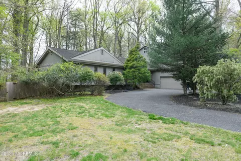 88 White Oak Ridge Rd, Lincroft, NJ 07738
