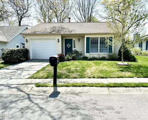 1561 Alpen Ln, Toms River, NJ 08755