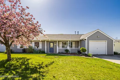 402 Fifth St, Waretown, NJ 08758