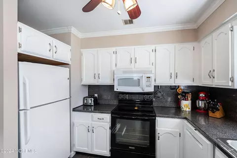 Kitchen - 402 Fifth St, Waretown, NJ 08758 photo 4 of 7