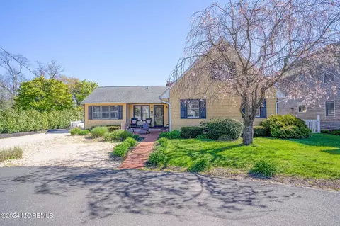 618 Cherokee Ln, Brielle, NJ 08730