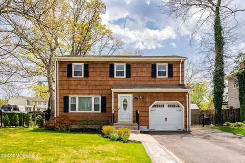 923 Raleigh Dr, Toms River, NJ 08753