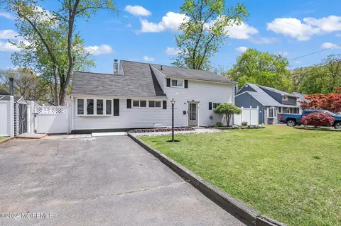 26 Sunrise Rd, Old Bridge, NJ 08857