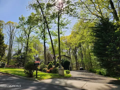 5 Cross Run Rd, Holmdel, NJ 07733